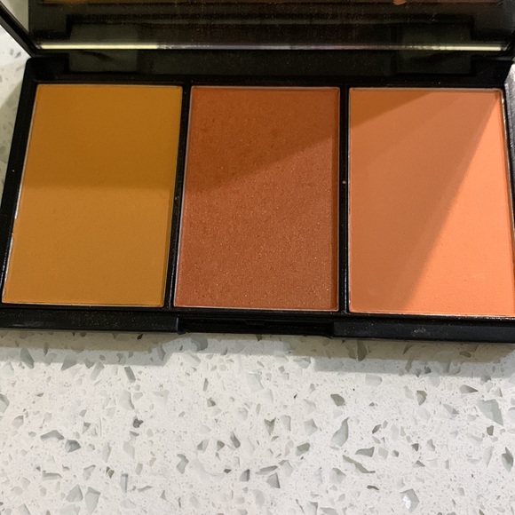 CLEARANCE: Sleek Makeup Eyeshadow Palette and Blush Palette - Picture 3 of 3